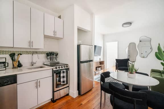 444-4E Contemporary 2BR in Hell's Kitchen - Image 3