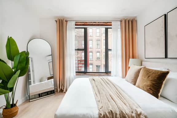 345-2A 2BR Newly Reno Prime UES WD in unit - Image 3