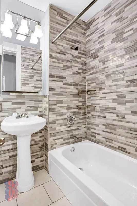 53-1 1BR in the heart of W. Village, W/D near park - Image 3